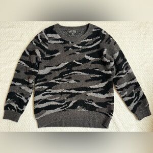 Barefoot Dreams CozyChic Seaside Camo Pullover Sweater Size Medium